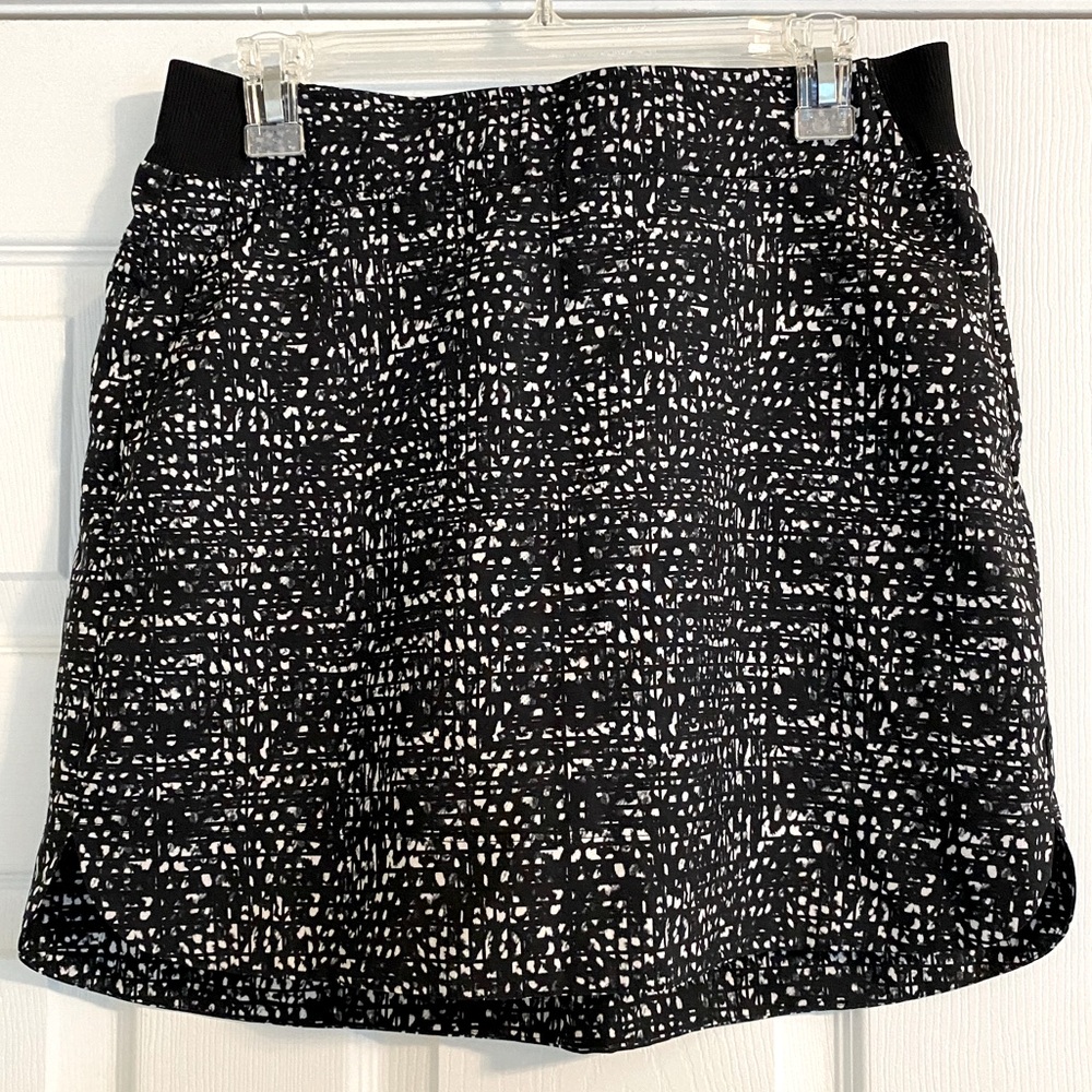 NWOT Black and White Active Tennis Skirt with pockets and BuiltIn Shorts